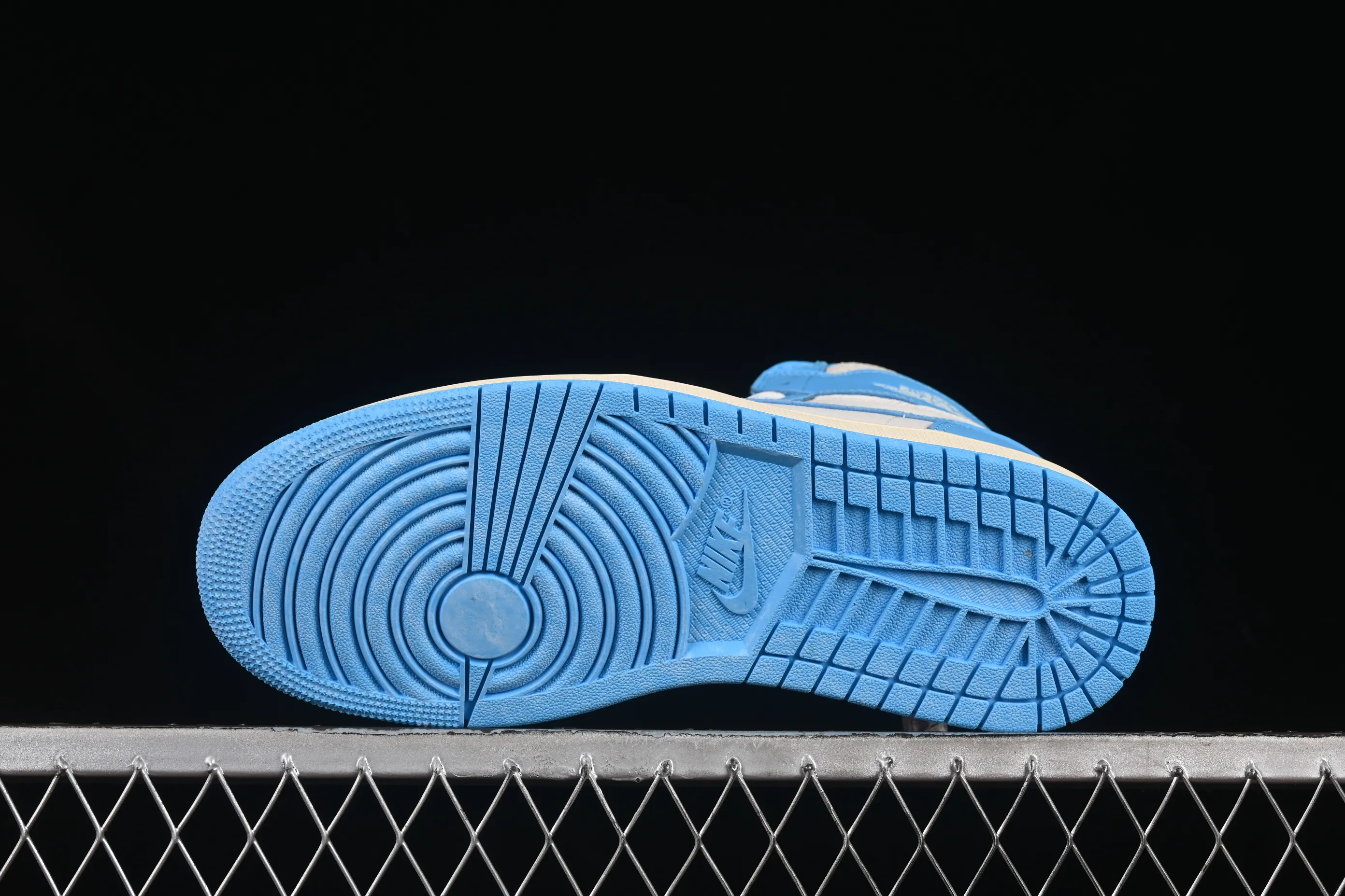 All Categories Air Jordan Jordan Series Basketball Shoes Air Jordan 1 High Special Price OG Version Air Jordan 1 High OG "UNC Reimagined" AJ1 Joe 1 Old North Carolina Blue DZ5485-402